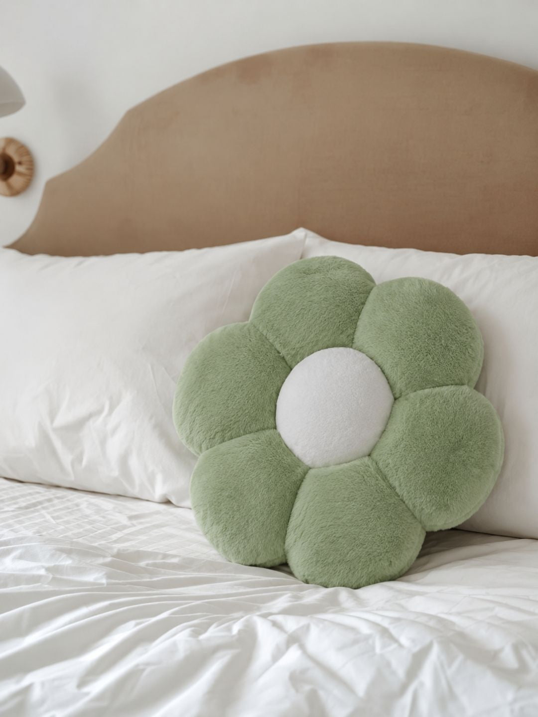Daisy cushion, green & white