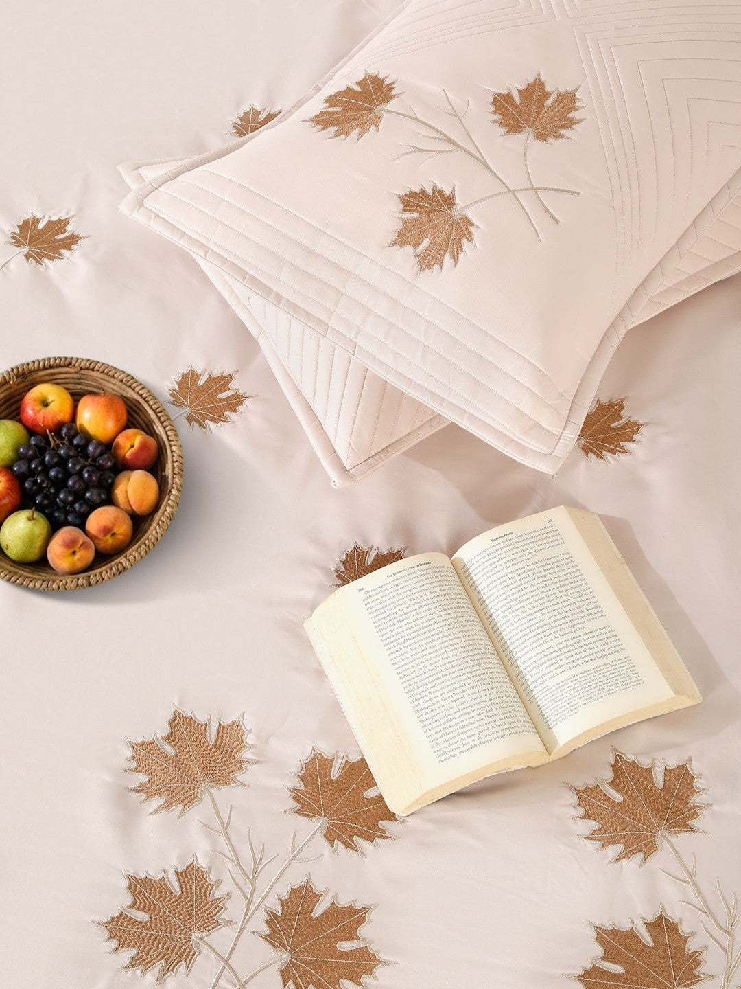 Embroidered leaf bedsheet set, cream, cream