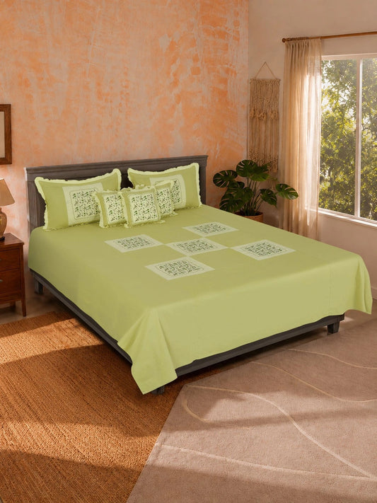 Green & multicoloured ethnic motifs king bedsheet