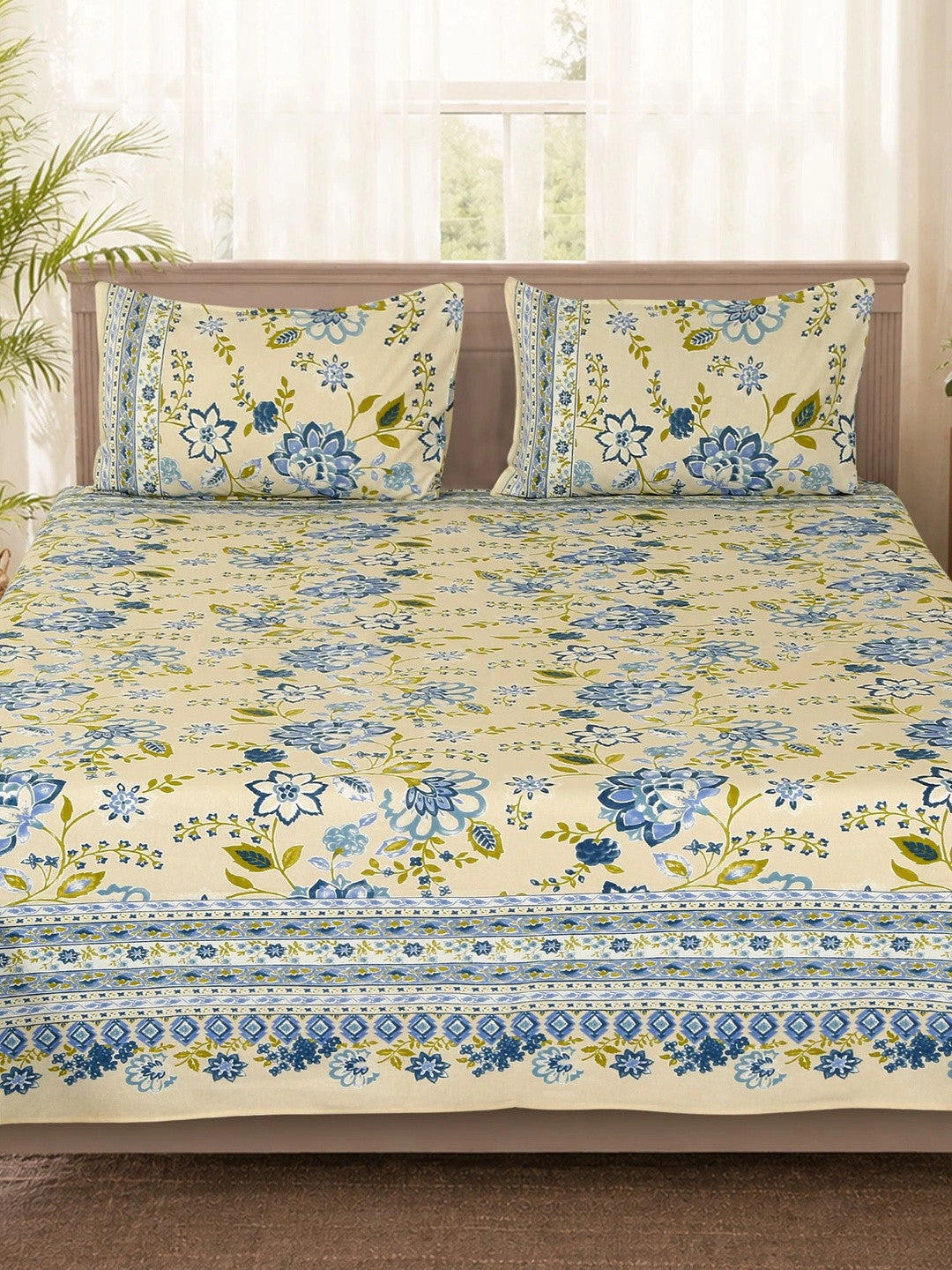 Cream-coloured & multicoloured floral king bedsheet