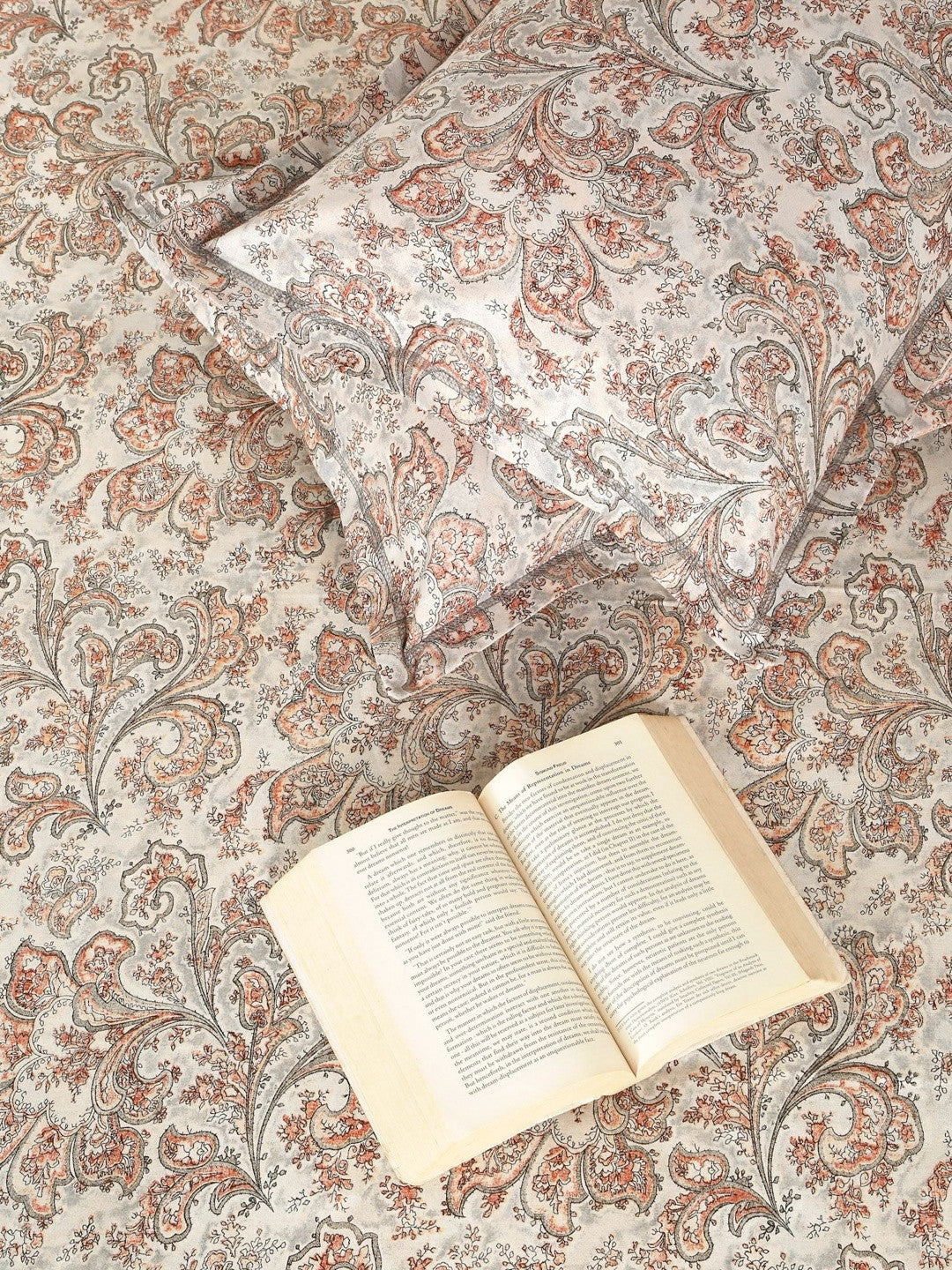 Peach-coloured & beige king bedsheet