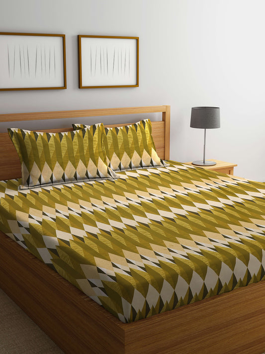 Green geometric cotton queen bedsheet, green & beige