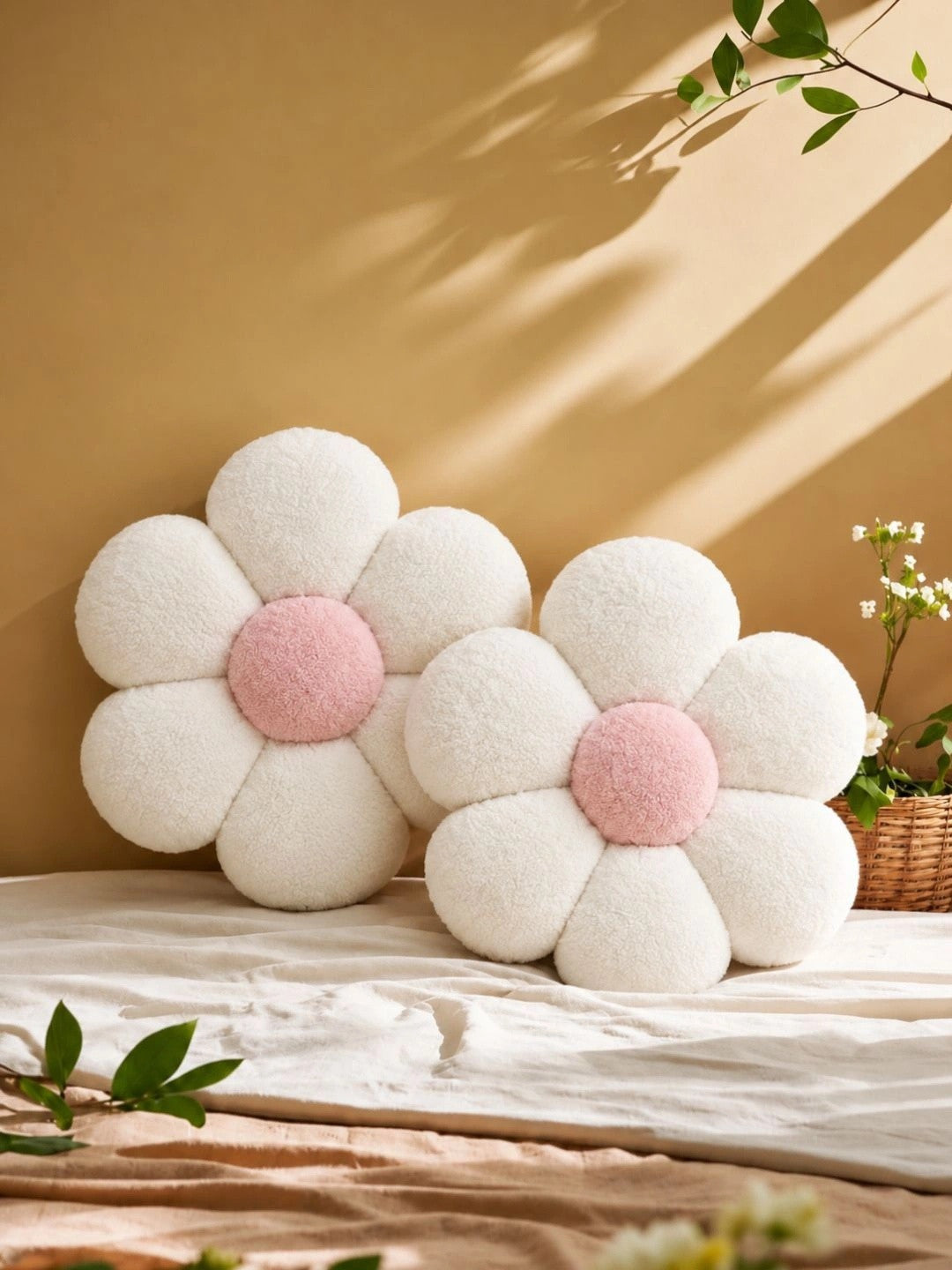 White & pink flower shape cushion, set of 2