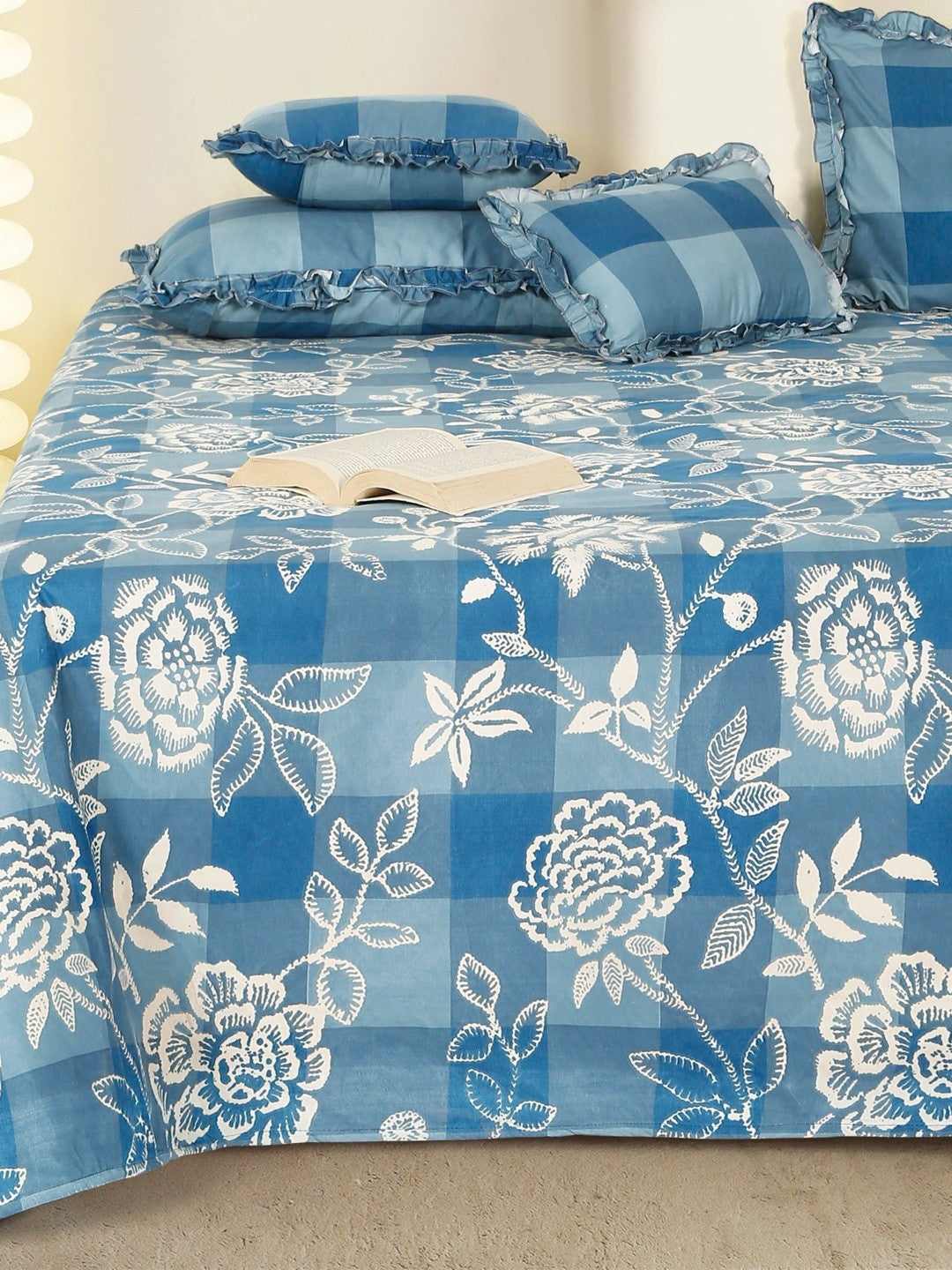 Blue & white floral queen bedsheet