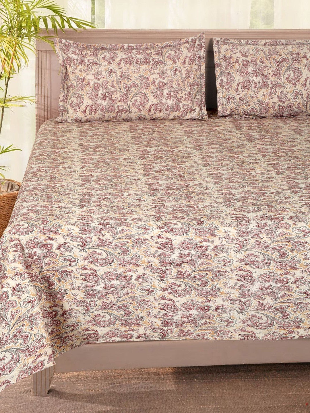 Cream-coloured & pink king bedsheet