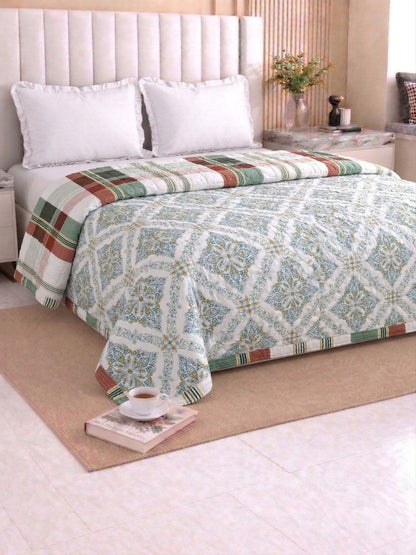 Green & white geometric AC room dohar
