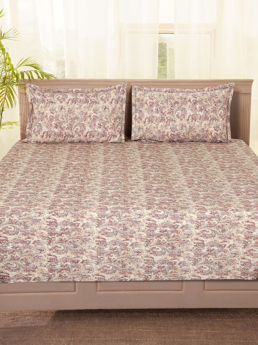 Cream-coloured & pink king bedsheet