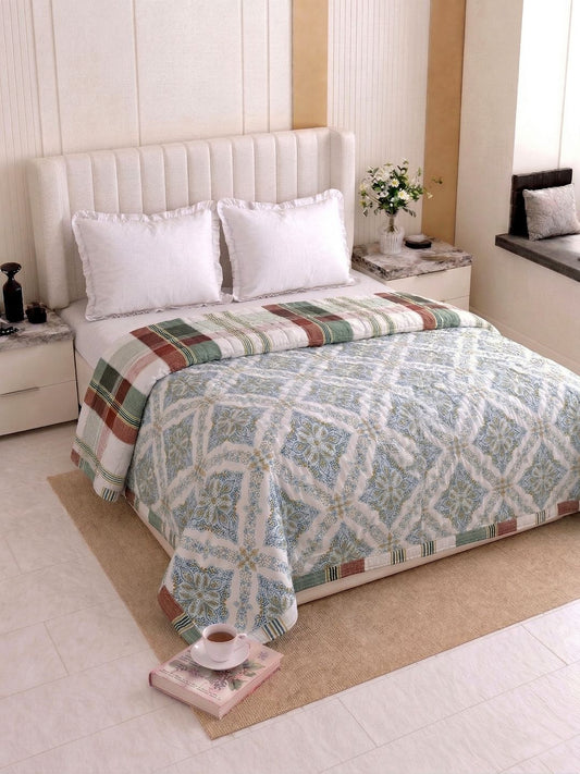 Green & white geometric AC room dohar