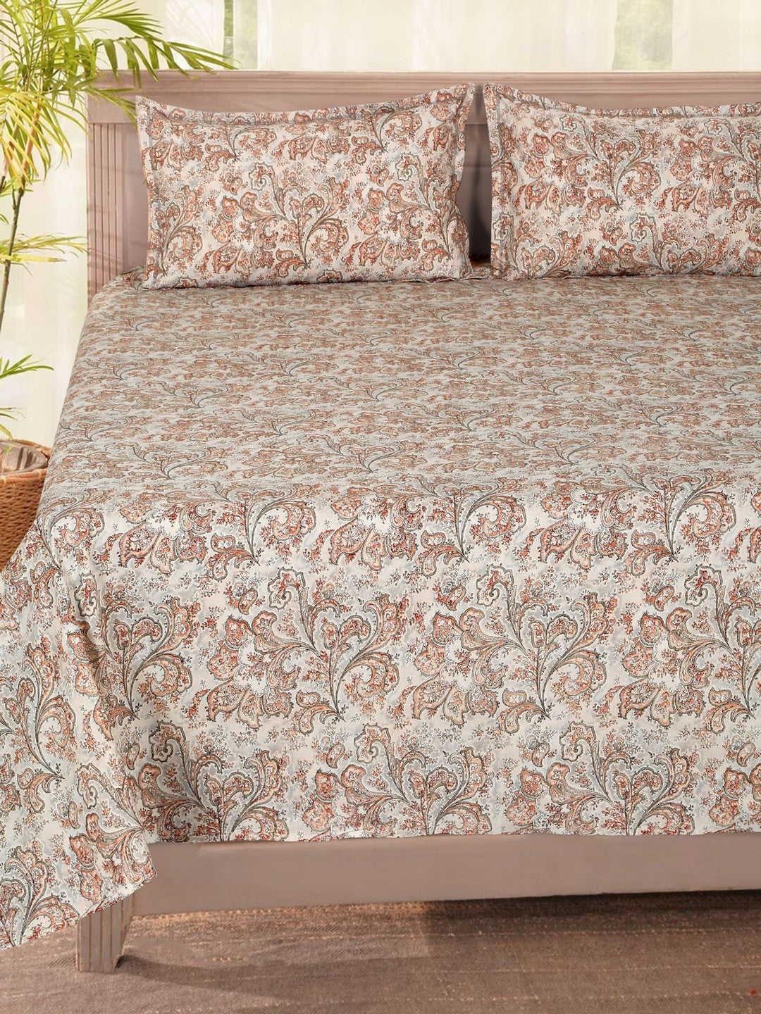 Peach-coloured & beige king bedsheet