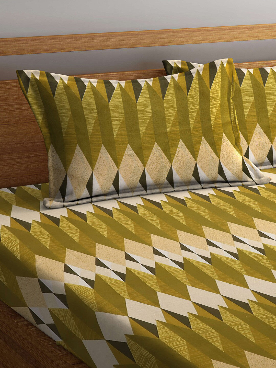 Green geometric cotton queen bedsheet, green & white