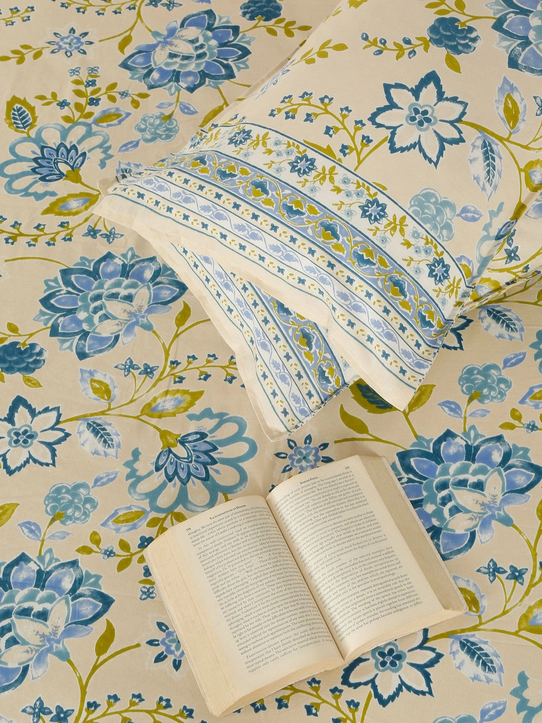 Cream-coloured & multicoloured floral king bedsheet
