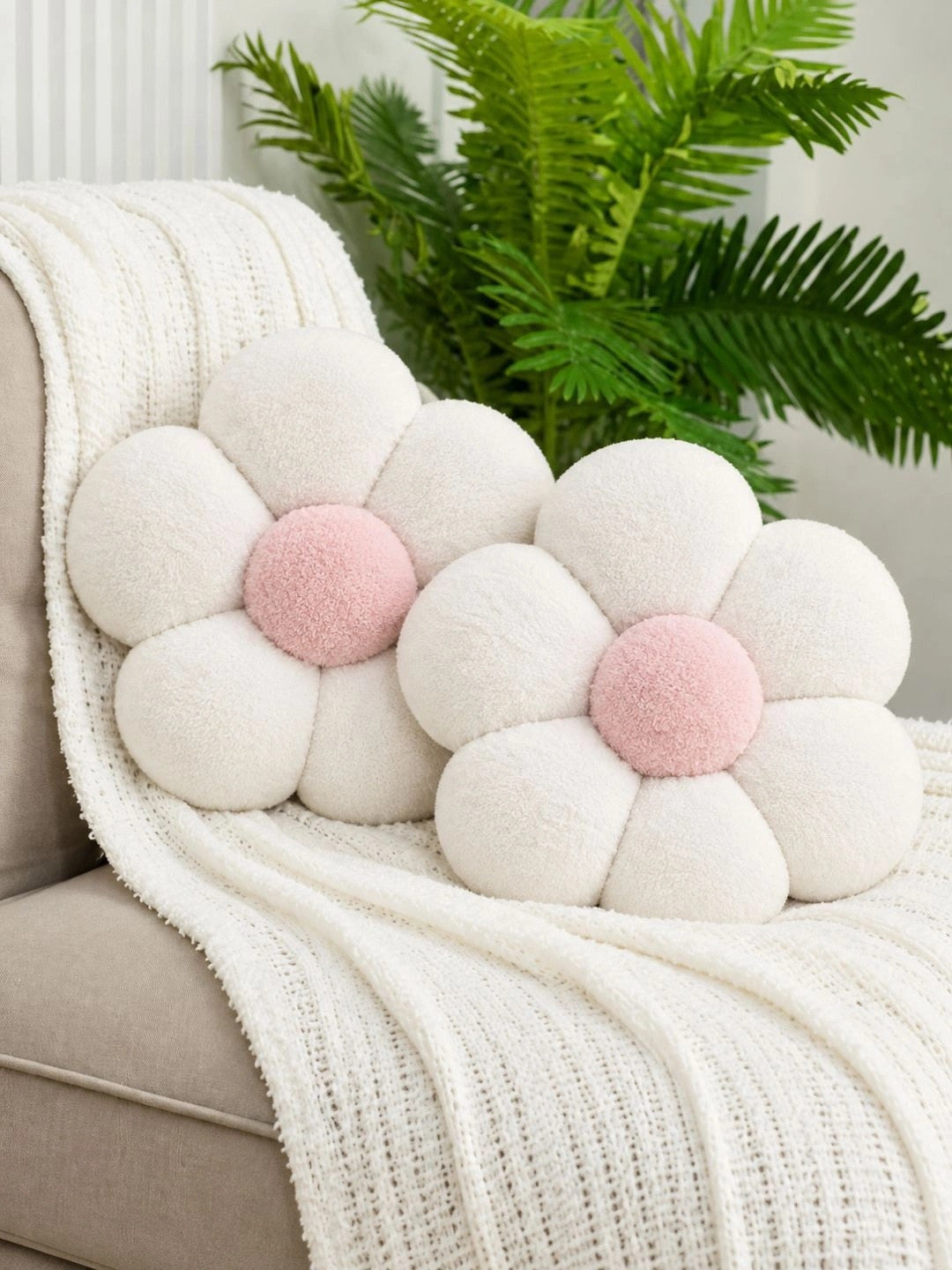 White & pink flower shape cushion, set of 2