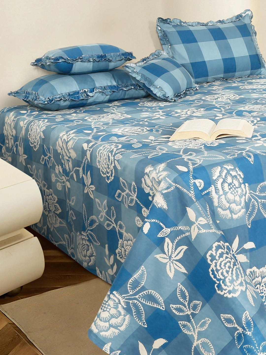 Blue & white floral queen bedsheet