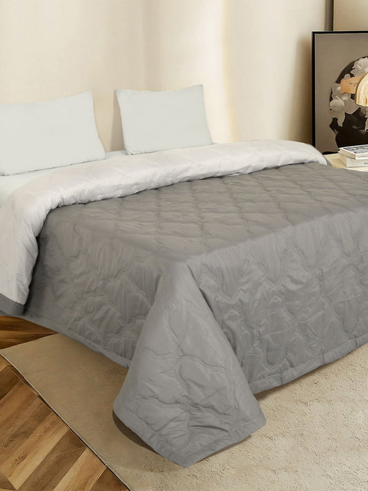 Grey geometric AC room dohar