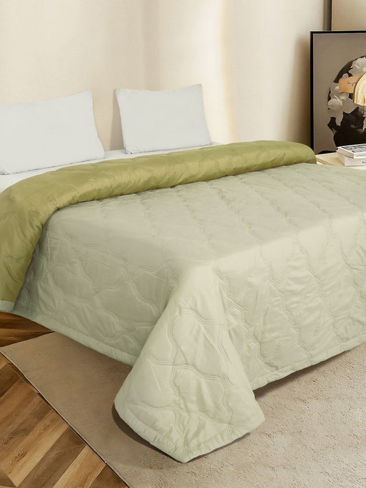 Cream-coloured AC room dohar