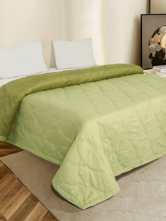 Green geometric AC room quilt
