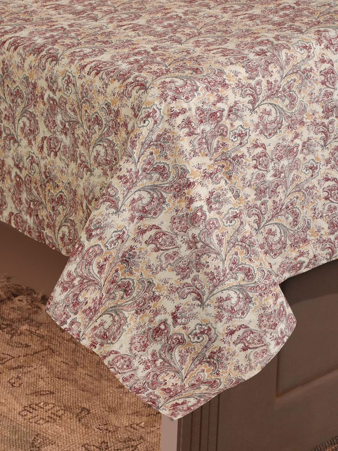 Cream-coloured & pink king bedsheet
